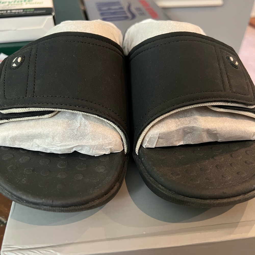 Men’s Vionic Kiwi Black sandals - 3 sizes